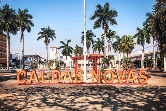 Hotel Golden Dolphin Com Cafe Da Manha! Piscinas 24H Caldas Novas Exterior foto
