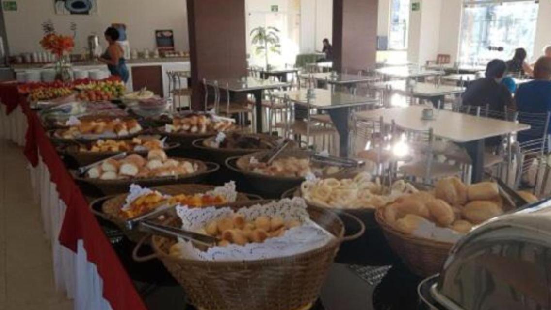 Hotel Golden Dolphin Com Cafe Da Manha! Piscinas 24H Caldas Novas Exterior foto